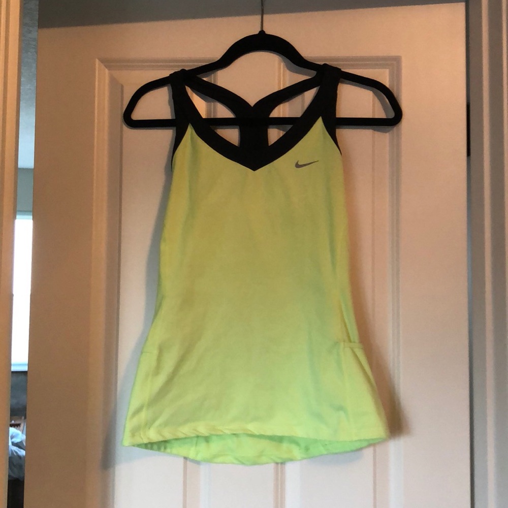 Women’s running or cycling top with pockets